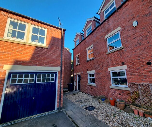 4 Bedroom Property To Rent In Peak Close, Belper, DE56