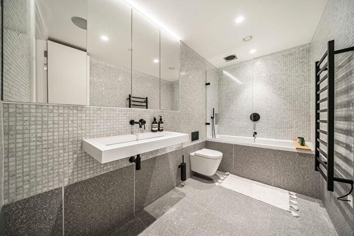 2 Bedroom Flat For Sale In Downs Road, London, E5
