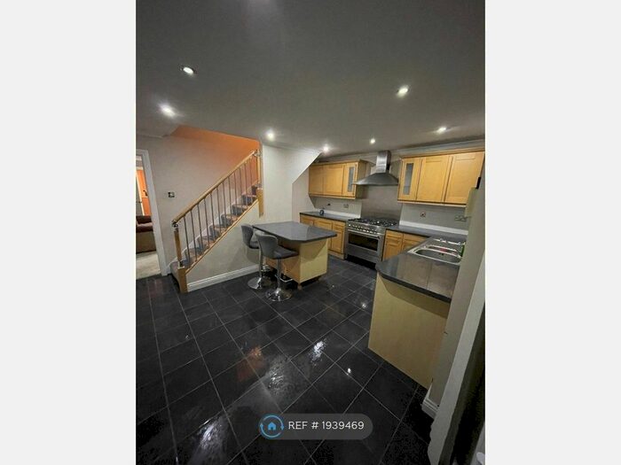 3 Bedroom Terraced House To Rent In The Hawthorns, Cardiff, CF23