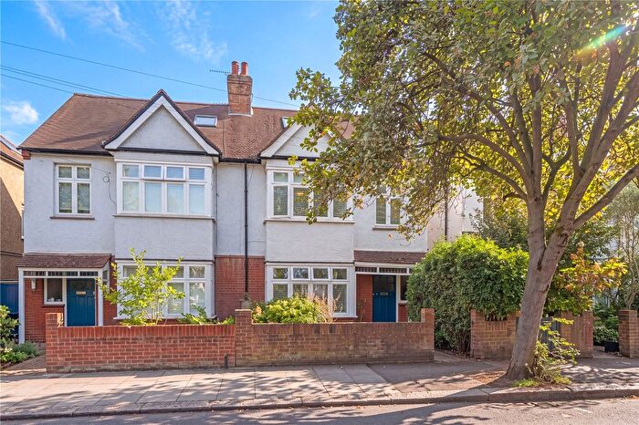 4 Bedroom End Of Terrace House For Sale In Connaught Road, Teddington, TW11