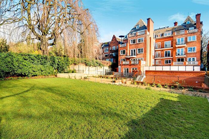 2 Bedroom Flat To Rent In Fitzjohns Avenue, Hampstead, London, NW3