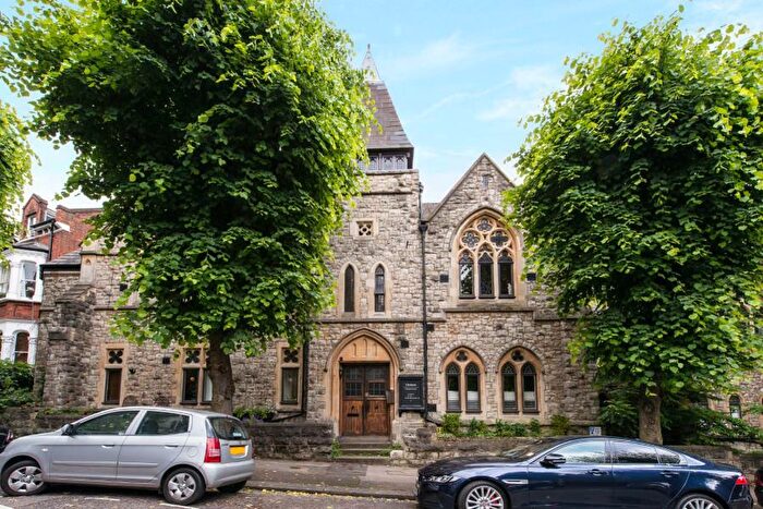 2 Bedroom Flat To Rent In Cromwell Avenue, Highgate Village, N6