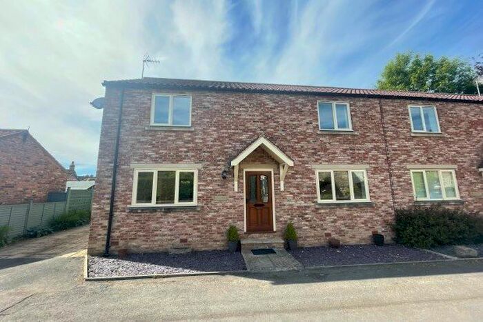 3 Bedroom Property To Rent In Main Street, Harrogate, HG3