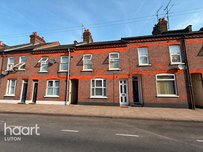 3 Bedroom Terraced House For Sale In Frederick Street, Luton, LU2