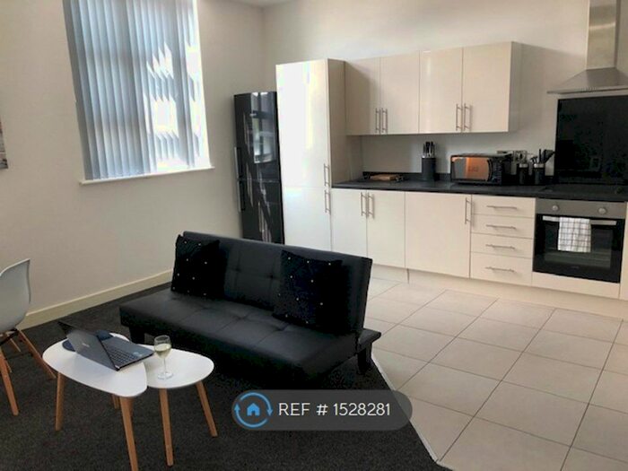 2 Bedroom Flat To Rent In Quay House, Salford, M5