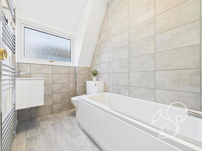 2 Bedroom Apartment For Sale In Seaview Avenue, West Mersea, CO5