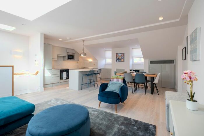 2 Bedroom Flat To Rent In Egerton Gardens, London, SW3