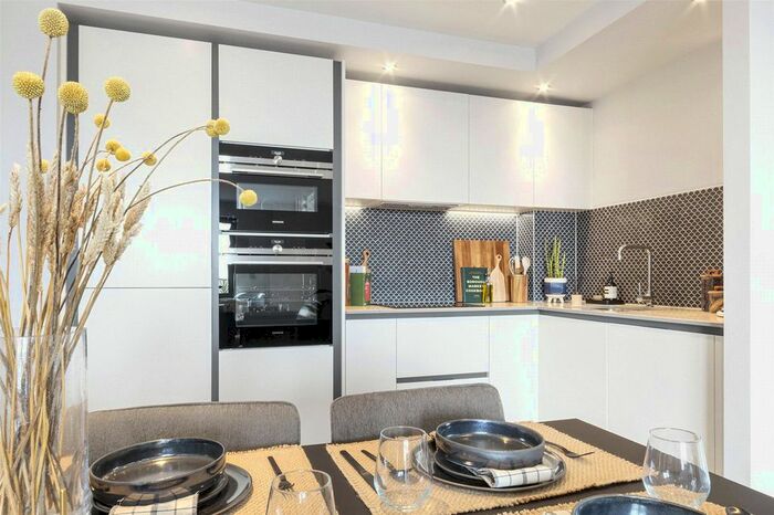 3 Bedroom Flat To Rent In Uncle Southall, Merrick Road, Southall, UB2