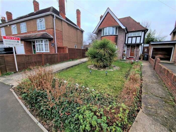 4 Bedroom Detached House To Rent In Murray Avenue, Whitton, TW3
