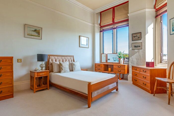 2 Bedroom Flat For Sale In Grand Parade, Bath, BA2