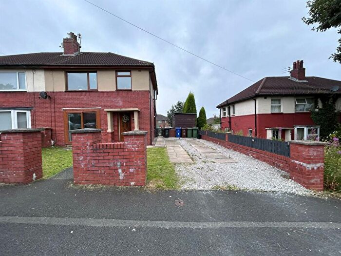 3 Bedroom Semi-Detached House To Rent In Oakdene Avenue, Huncoat, Accrington, BB5