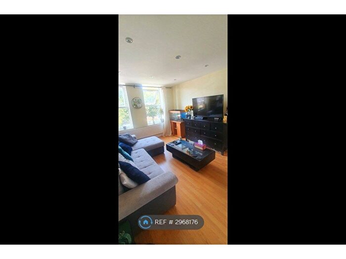 2 Bedroom Flat To Rent In Bournevale Road, London, SW16
