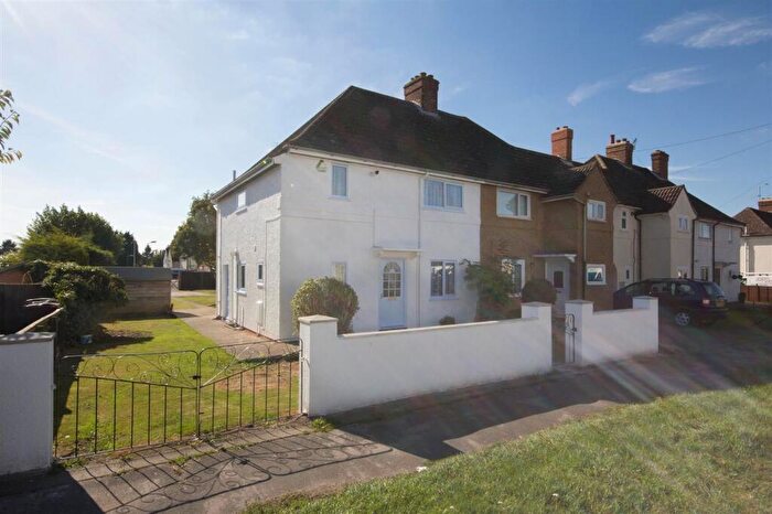 3 Bedroom House To Rent In Prebendal Avenue, Aylesbury, HP21