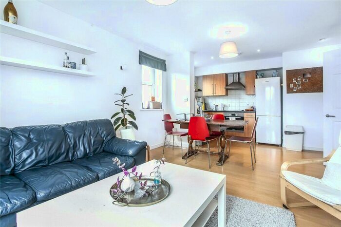 2 Bedroom Apartment To Rent In Queensbridge Road, London, Uk, E8