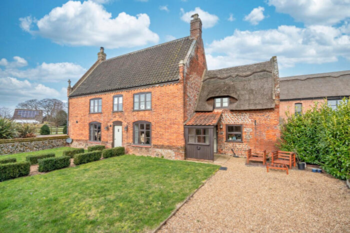 3 Bedroom Detached House For Sale In The Street, North Walsham, NR28