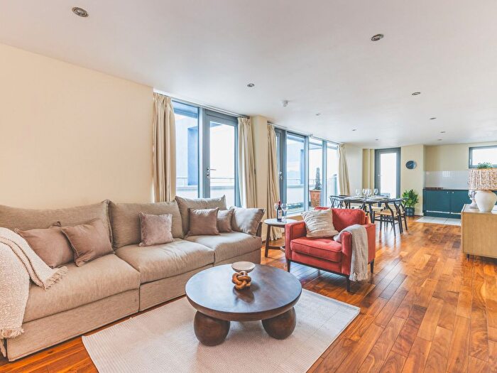2 Bedroom Flat For Sale In Hardwicks Square, London, SW18