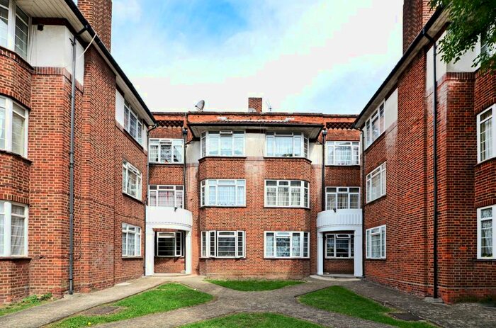 1 Bedroom Flat To Rent In Crest Court, Hendon, London, NW4