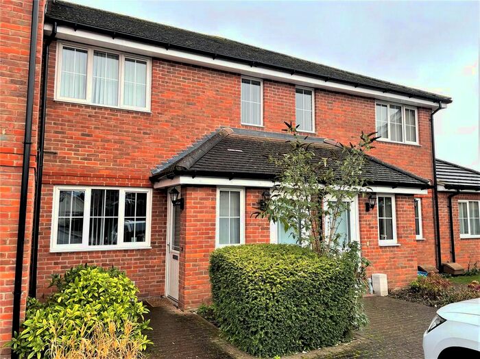 1 Bedroom Flat To Rent In Hanover Close, Ashford, Middlesex TW15