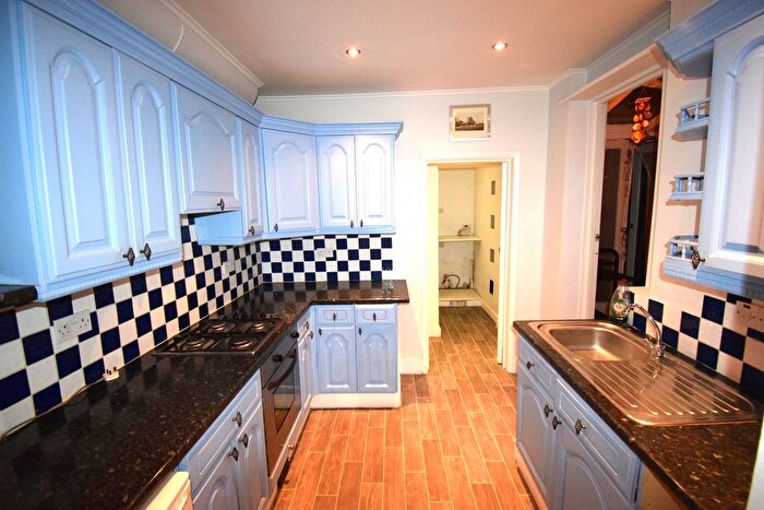 4 Bedroom Semi-Detached House To Rent In Romford, RM6