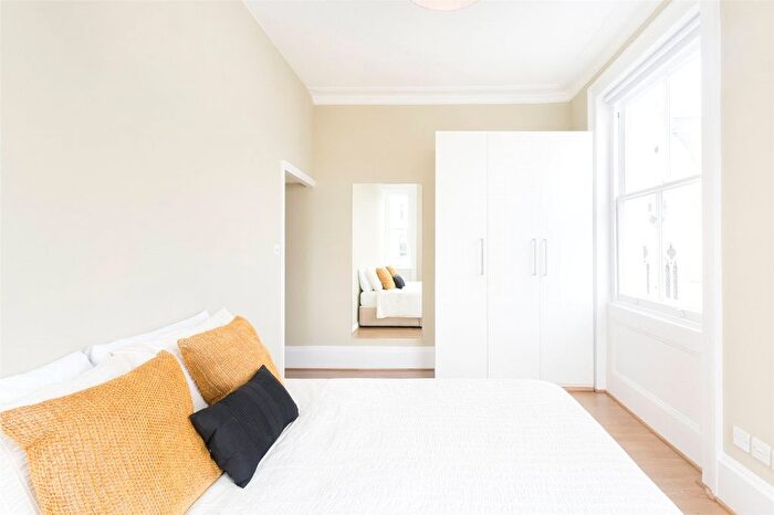 1 Bedroom Flat To Rent In Kensington Park Road, Notting Hill, Kensington Amp; Chelsea, W11