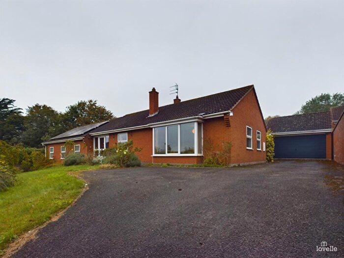 4 Bedroom Bungalow For Sale In Hall Meadow, Bonby, DN20