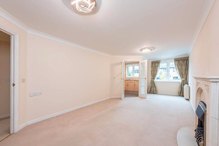 1 Bedroom Flat For Sale In Leicester Road, High Barnet, Barnet, EN5