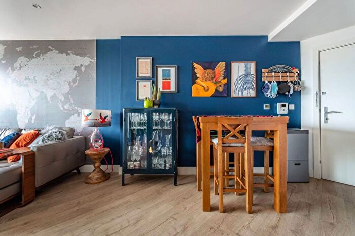 2 Bedroom Flat To Rent In Elephant And Castle, Elephant And Castle, London, SE11