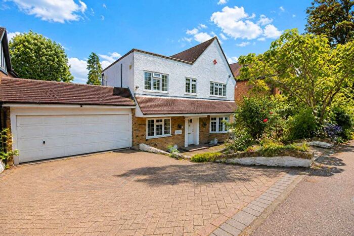 4 Bedroom Detached House For Sale In High Road, Loughton, Essex, IG10