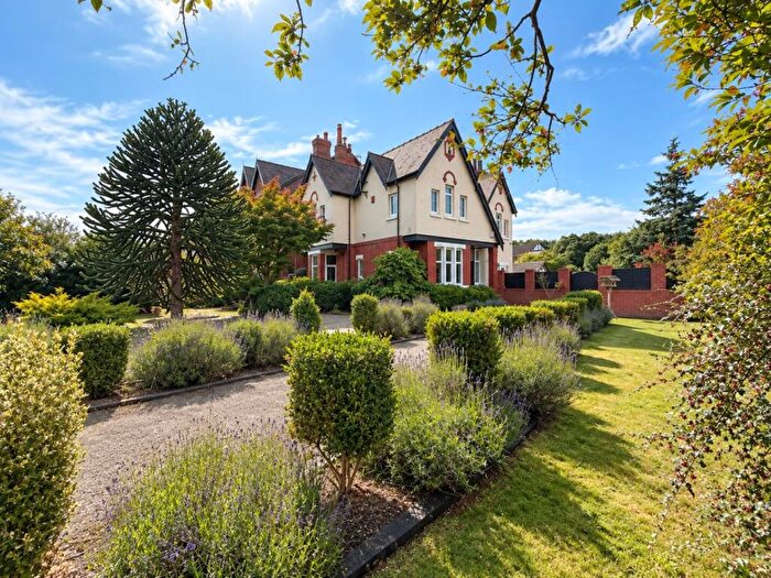 4 Bedroom Detached House For Sale In Norwood Avenue, Southport, PR9