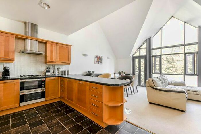 2 Bedroom Flat To Rent In Putney Bridge Road, East Putney, London, SW18
