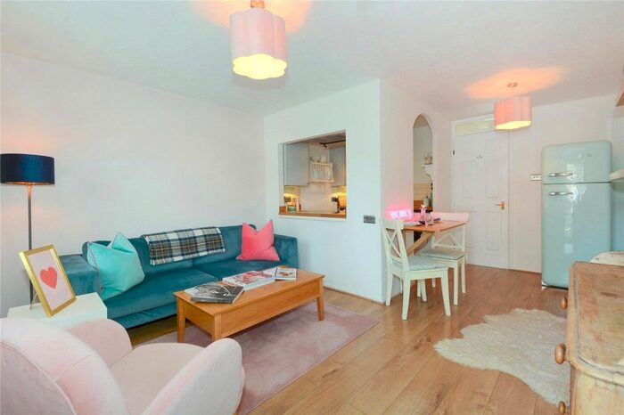 1 Bedroom Maisonette To Rent In Abingdon Close, London, SE1