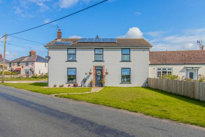 5 Bedroom Semi-Detached House For Sale In Hemsby Road, Martham, NR29