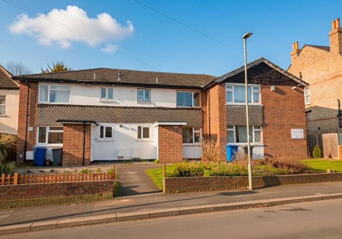 1 Bedroom Flat For Sale In Orchard Court, Clifford Road, Barnet, Hertfordshire, EN5