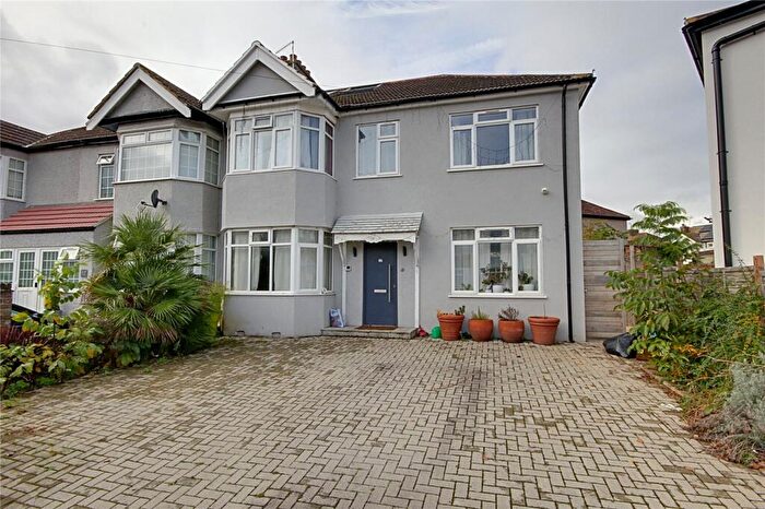 4 Bedroom Semi-Detached House For Sale In Pembroke Avenue, Enfield, EN1