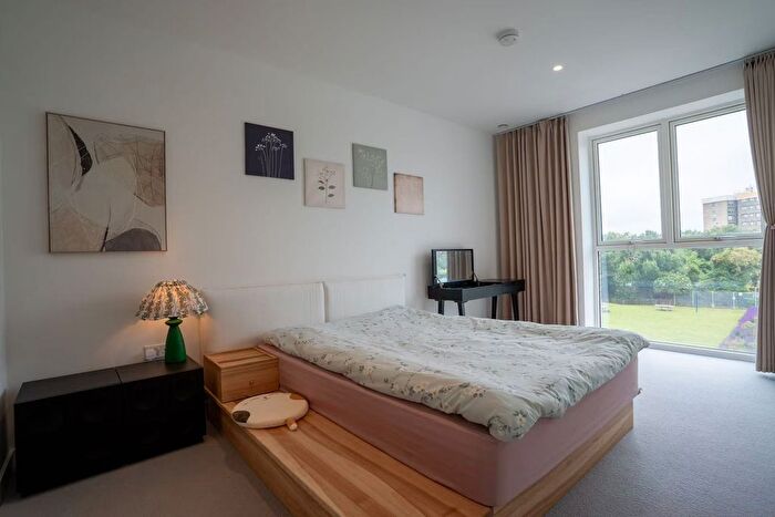 2 Bedroom Flat To Rent In Ribbon Lane, London, NW2