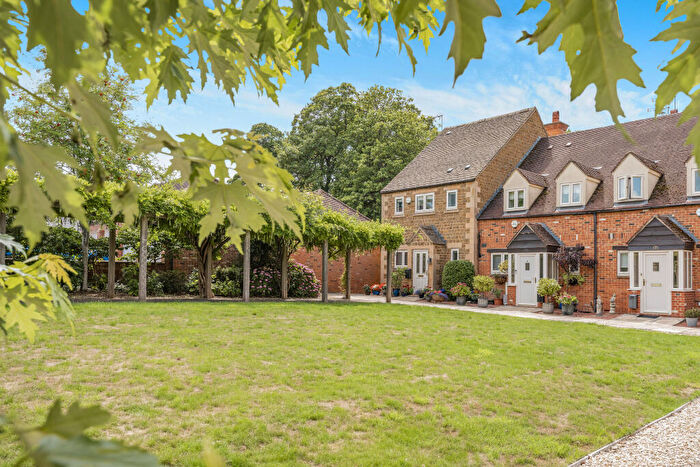 2 Bedroom House For Sale In Highlands, Lower Tadmarton, OX15