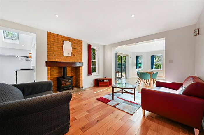 1 Bedroom Semi-Detached House To Rent In Langley Road, Merton Park, Wimbledon, SW19