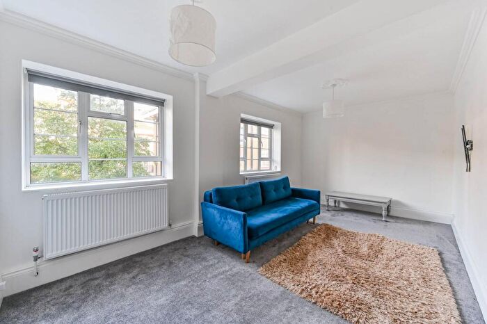 3 Bedroom Flat To Rent In Church Street, St John's Wood, London, NW8