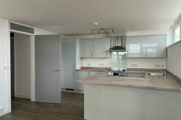 2 Bedroom Flat To Rent In Oldham Road, Manchester, Greater Manchester, M40