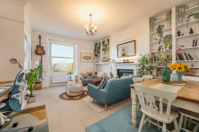 2 Bedroom Flat To Rent In Camden Road, Camden, NW1