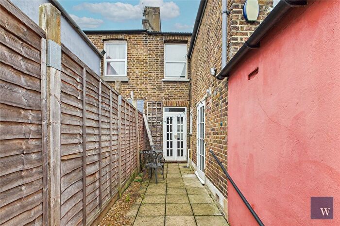 3 Bedroom Terraced House For Sale In Colmer Road, London, SW16