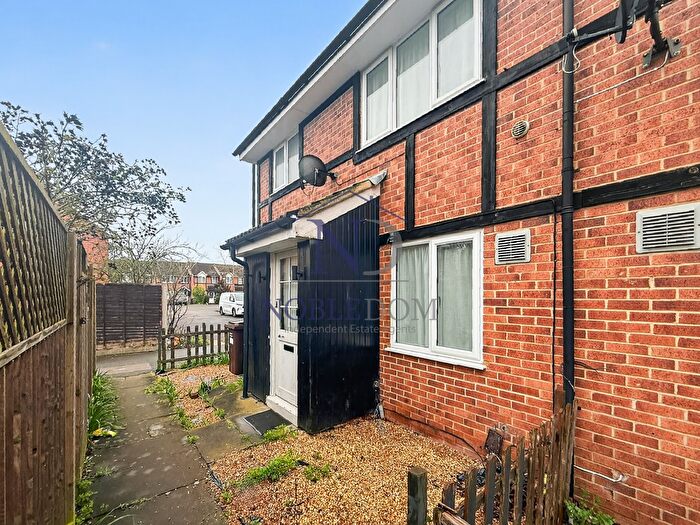 1 Bedroom End Terrace House For Sale In Crestwood Way, Hounslow, TW4