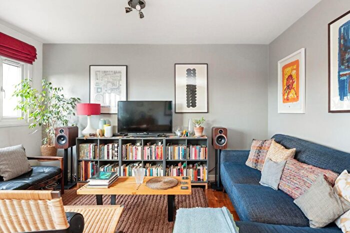 2 Bedroom Flat For Sale In Park Court, Lawrie Park Road, Sydenham, London, SE26