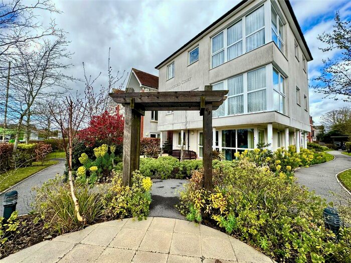 1 Bedroom Apartment For Sale In Avenue Road, Lymington, Hampshire, SO41