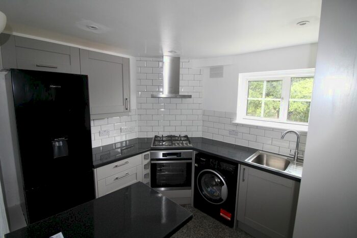 2 Bedroom Flat To Rent In Sunnybank, South Norwood, SE25