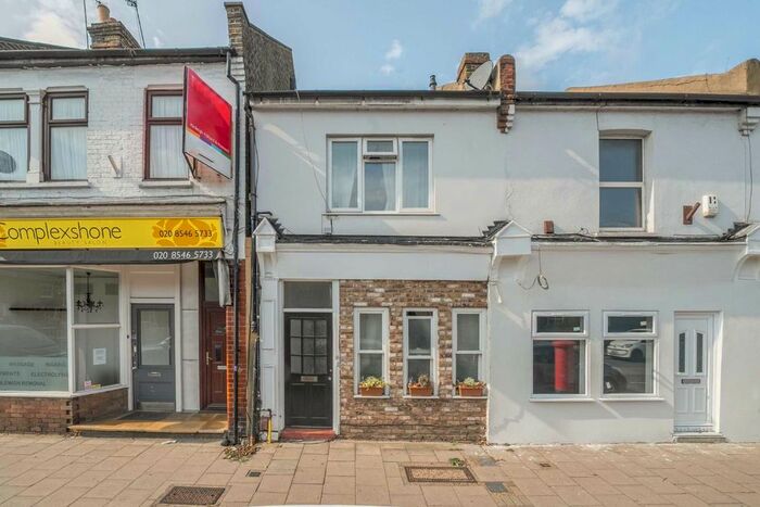 2 Bedroom Flat To Rent In Park Road, Kingston Upon Thames, KT2