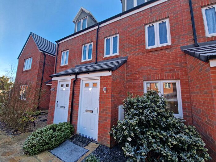 3 Bedroom House To Rent In Guardian Way, Luton, LU1