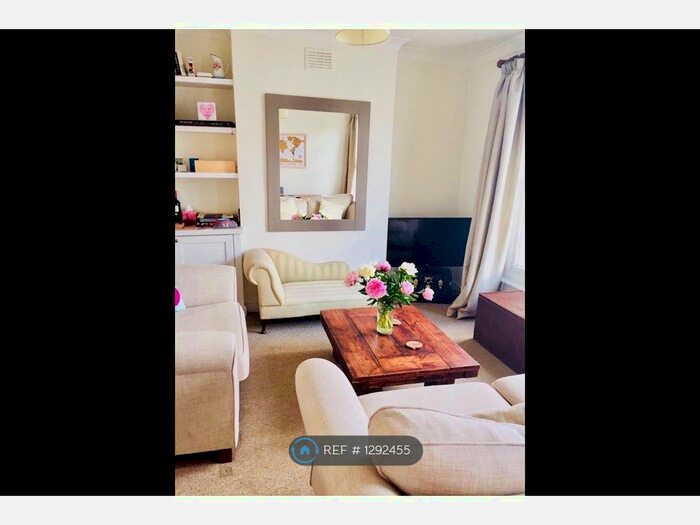 1 Bedroom Flat To Rent In Garratt Lane, London SW17