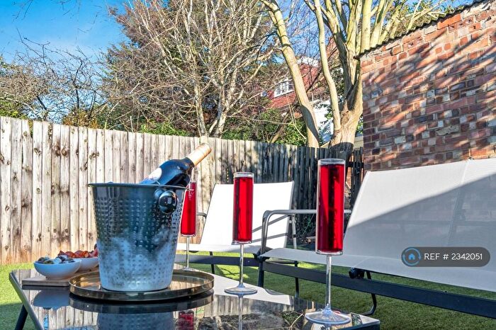 3 Bedroom Flat To Rent In Mount Road, London, NW4