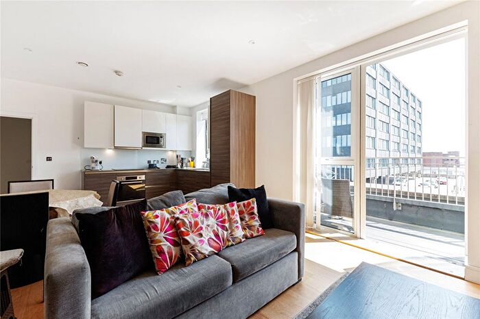 2 Bedroom Flat To Rent In Lampton Road, Hounslow, TW3